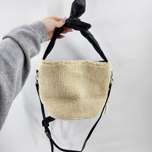 Nwt who what wear purse bag faux leather fuzzy fluffy sherpa cream